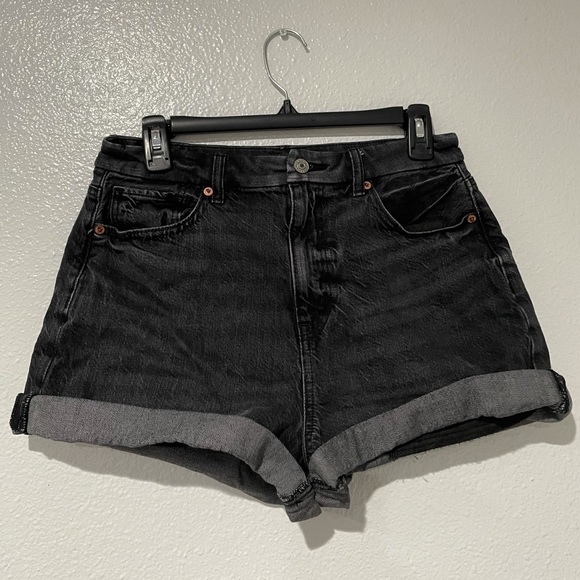 American Eagle Outfitters Pants - American eagle size 6 denim shorts good condition